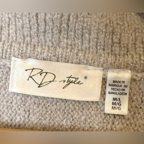 RD Style Heather Gray Buttoned Poncho - Picture 2 of 6